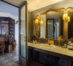Beach Front Suite - The Scent Hotel